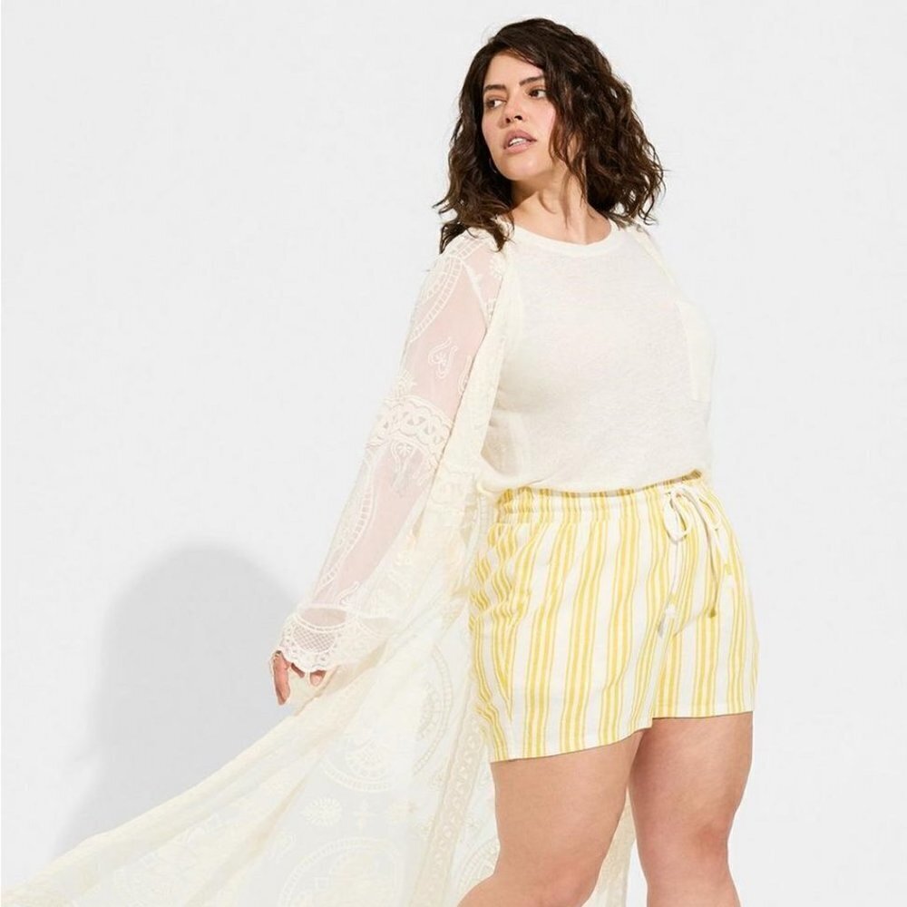 Torrid - Lightweight Linen Blend Crew Neck Pocket Tank in "Pristine" White